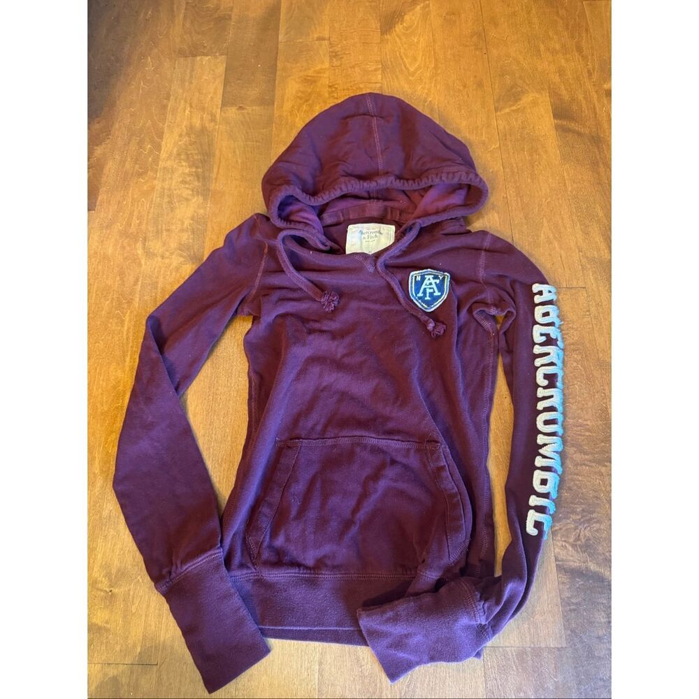 Abercrombie & Fitch Y2K Hoodie Women’s XS Burgundy Crest Logo Sleeve Spellout Pu